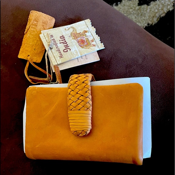 Tan Leather Trifold Wallet NWT 5 X 4 - Picture 1 of 16